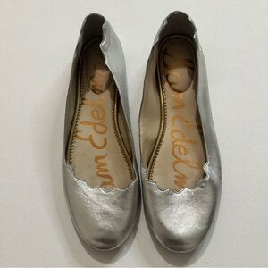 Sam Edelman Finnegan Silver Vegan Man Made Leather Scalloped Ballet Flats Size 8